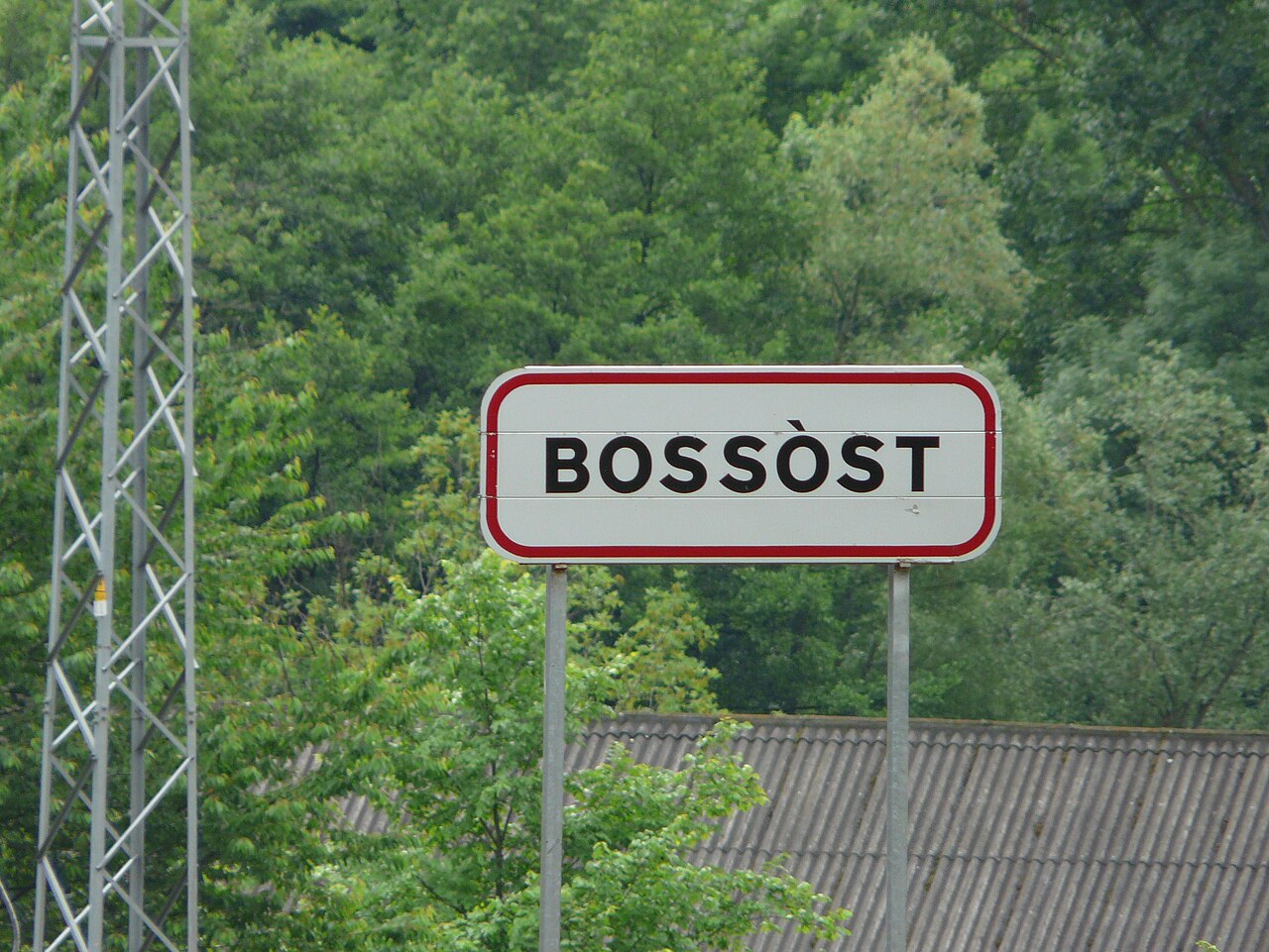 View at the entrance to the village of Bossòst